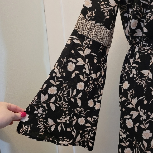 Maurices small boho bell sleeve midi dress v-neck floral tie back. - Picture 3 of 16